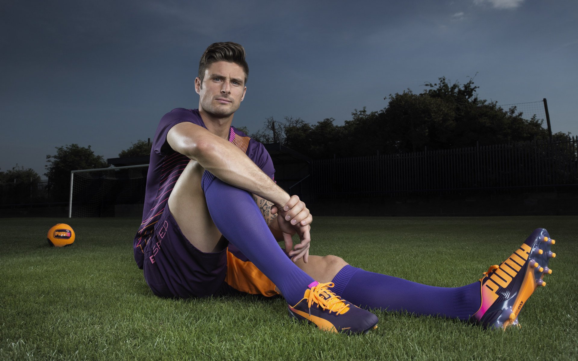 华体会sports-史上第一个在季后赛连续投中超远距离三分球的球员，中场超远三分球